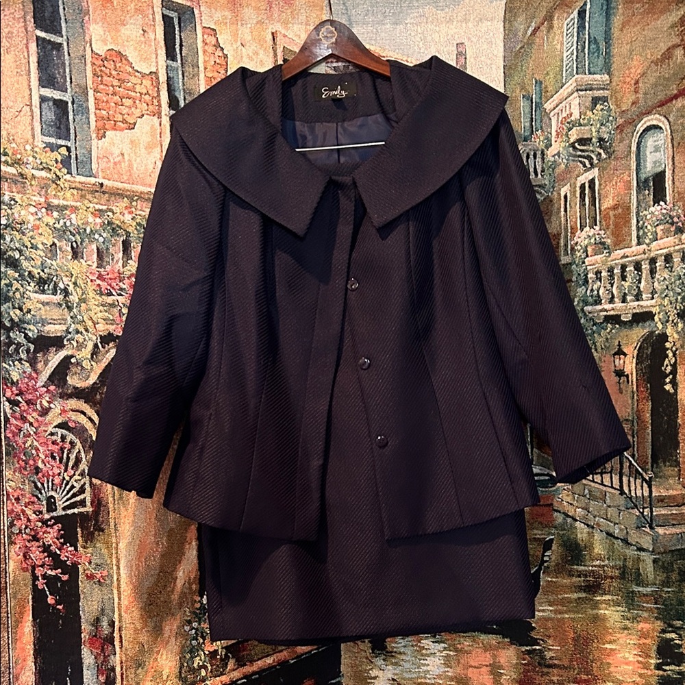 Sophisticated Navy Women's Blazer by Emily.  Size 8, Gorgeous 2 piece suit!